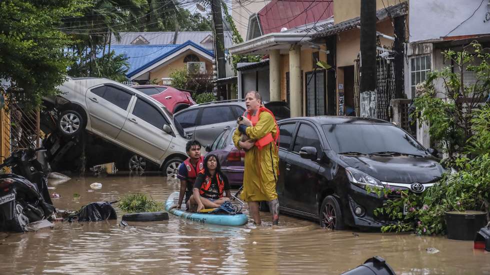 epa12501752 People are surrounded by damaged vehicles in a flooded district affected by typhoon Kalmaegi, in Cebu City, Philippines, 04 November 2025. Typhoon Kalmaegi crossed the Visayas region of central Philippines on 04 November, causing flooding, power outtages and damage to property. According to the Philippine Atmospheric, Geophysical, and Astronomical Services Administration (PAGASA), the typhoon is projected to be in the vicinity of Negros Occidental province in the central Philippines, moving west at 25 kilometers per hour with maximum winds of 140 kilometers per hour.  EPA/JUANITO ESPINOSA