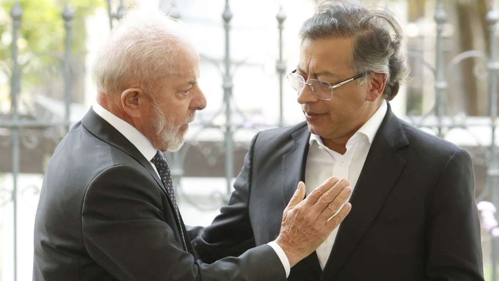 epa12317216 Brazilian President Luiz Inacio Lula da Silva (L) greets Colombian President Gustavo Petro, at the 5th Amazonian Countries Summit in Bogota, Colombia, 22 August 2025. The purpose of the meeting of presidents is to agree on a joint declaration on the protection of the Amazon that will be presented at COP30.  EPA/MAURICIO DUENAS CASTANEDA