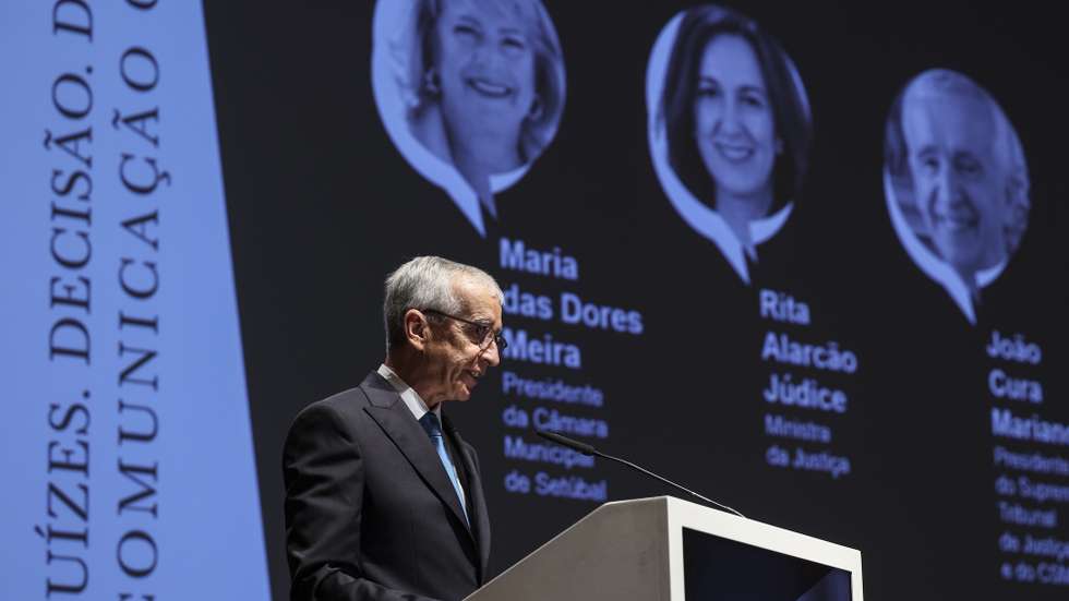 O presidente do Supremo Tribunal de Justiça e do Conselho Superior da Magistratura, João Cura Mariano, discursa no XIX Encontro Anual do Conselho Superior da Magistratura, em Setúbal, 06 de novembro de 2025. MIGUEL A. LOPES/LUSA