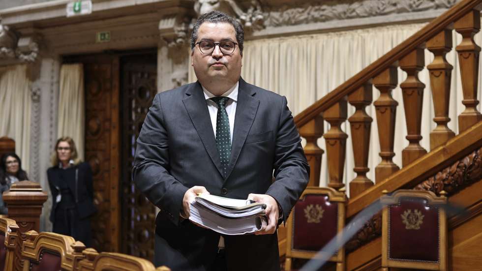 O ministro de Estado e das Finanças, Joaquim Miranda Sarmento, durante a sua audição na Comissão de Orçamento, Finanças e Administração Pública, na Assembleia da República, em Lisboa, 7 de novembro de 2025. ANTÓNIO COTRIM/LUSA
