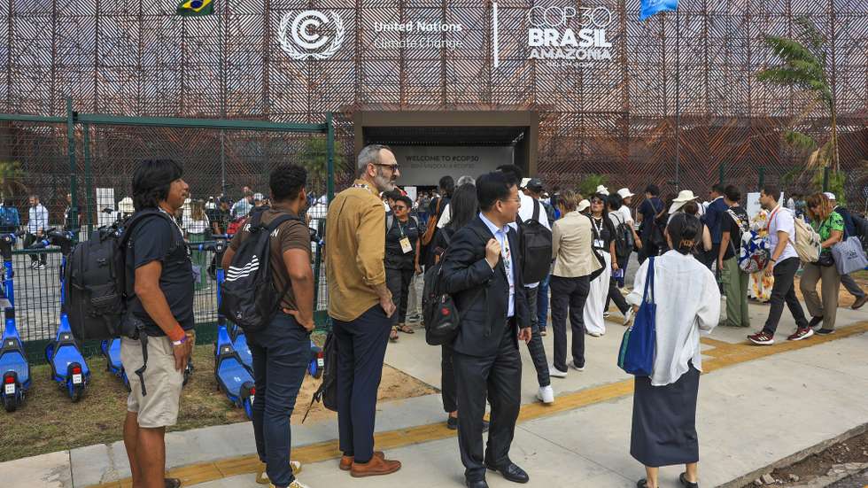 epa12518814 People wait to enter the Hangar Convention Center where COP30 is taking place in Belem, Brazil, 11 November 2025. Representatives from some 170 countries are participating in the 30th United Nations Climate Change Conference, COP30, which will run until November 21.  EPA/Andre Coelho