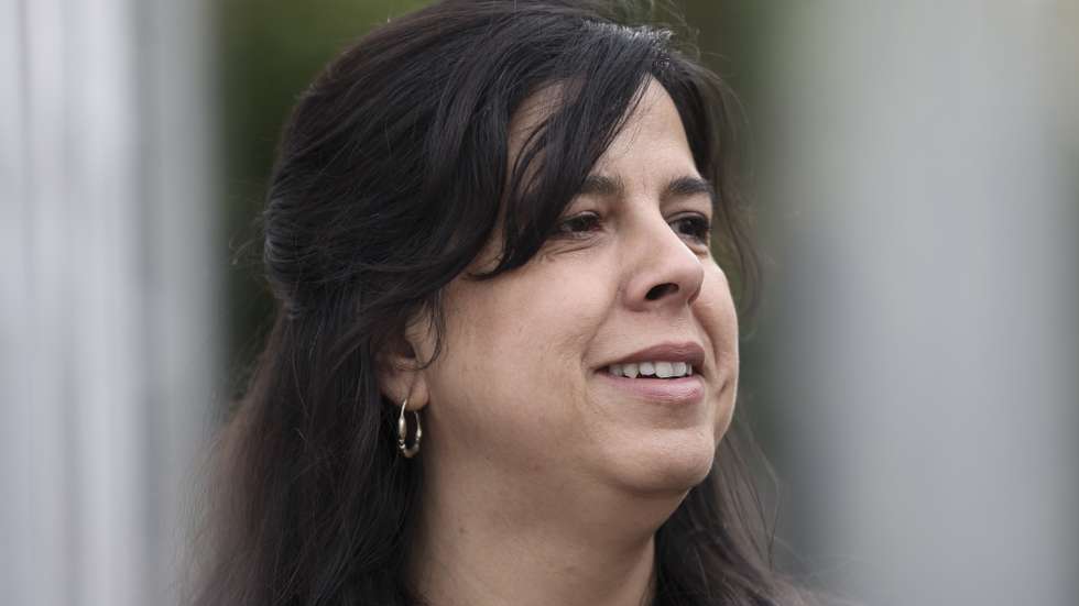 A líder do Pessoas-Animais-Natureza (PAN), Inês de Sousa Real, durante uma visita à Associação Solidariedade e Desenvolvimento do Laranjeiro, no âmbito das eleições autárquicas que se irão realizar a 12 de outubro, Almada, 09 de outubro de 2025. Mais de 9,3 milhões de eleitores estão inscritos para votar nas eleições autárquicas de 12 de outubro, dos quais mais de 41 mil são cidadãos estrangeiros recenseados em Portugal. CARLOS M. ALMEIDA/LUSA