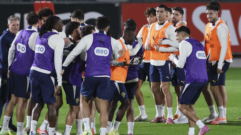 Portugal's national soccer players during a training sessionat the Cidade do Futebol, in Oeiras, outskirts of Lisbon, Portugal, 11 November 2025. Portugal will faces Ireland and Armenia, in their 2026 FIFA World Cup Qualifiers   on 13 and 16 November respectively. MANUEL DE ALMEIDA/LUSA