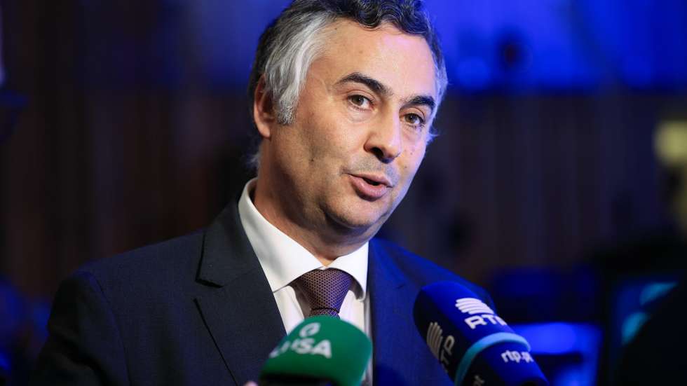 Fernando Alexandre, ministro da Educação, Ciência e Inovação, fala com a comunicação social durante o encerramento da 10.ª Edição do Fórum INESC TEC do Outono, na Casa da Música, no Porto, 17 de Novembro de 2025. ESTELA SILVA/LUSA