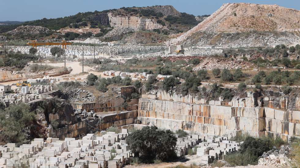 Vista da pedreira e instalações da empresa Solubema, que opera na exploração de mármores, em Vila Viçosa, 13 de setembro de 2024. NUNO VEIGA/LUSA