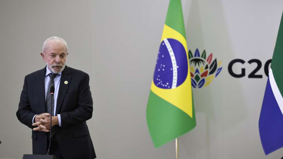 epa12544065 Brazil's President Luiz Inacio Lula da Silva addresses  the media at a press conference at the Group of Twenty (G20) Leaders' Summit in Johannesburg, South Africa, 23 November 2025. World leaders gathered in South Africa, the host of this year's G20 Leaders' Summit on 22 and 23 November 2025, to discuss the global economy, development and financing.  EPA/KIM LUDBROOK