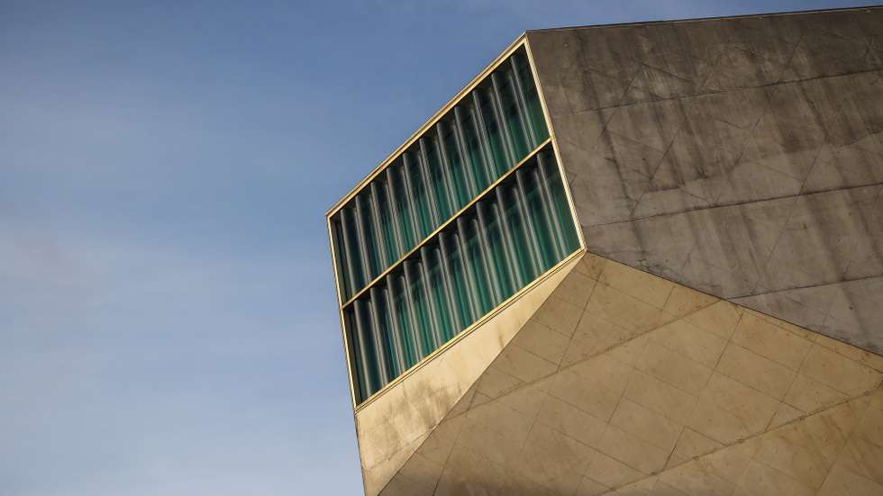 Casa da Música, Porto, 11 de abril de 2025. A Casa da Música  realizou mais de seis mil concertos e acolheu 3,8 milhões de espetadores e participantes, tendo encomendado mais de 300 obras musicais. A construção da Casa da Música, com projeto do arquiteto Rem Koolhaas, iniciou-se em 1999 e a inauguração oficial ocorreu no dia 15 de abril de 2005. (ACOMPANHA TEXTO DE 12 DE ABRIL DE 2025). JOSÉ COELHO/LUSA