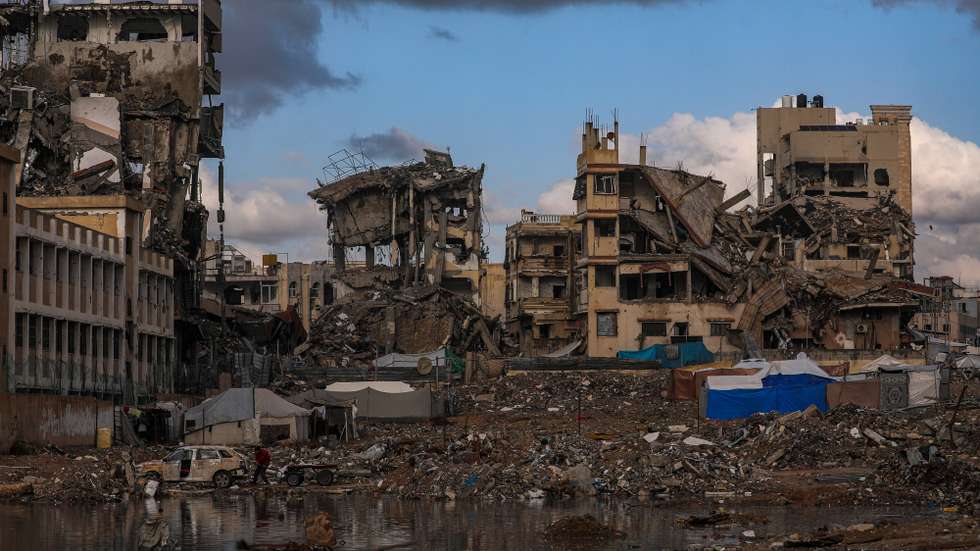 epaselect epa12547938 The tents of Palestinian families surrounded by destroyed buildings during a rainy day in Gaza City, Gaza Strip, 25 November 2025. Around 1.9 million people in Gaza, nearly 90 percent of the population, have been displaced since the Israel-Hamas conflict began in October 2023, according to the UN.  EPA/MOHAMMED SABER