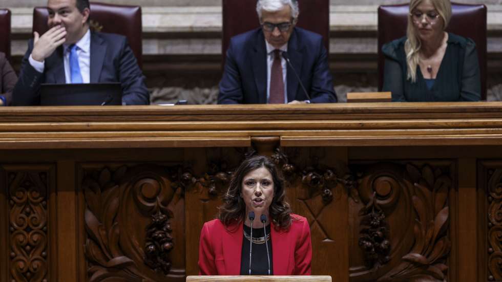 A lider do Iniciativa Liberal, Mariana Leitão, usa da palavra durante o debate final do Orçamento do Estado para 2026 (OE2026), na Assembleia da República, em Lisboa, 27 de novembro de 2025. TIAGO PETINGA/LUSA