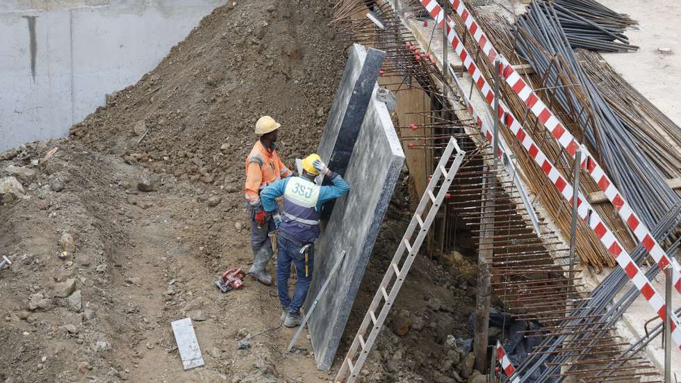 Trabalhadores da construção civil numa obra perto do Marquês de Pombal, em Lisboa, 12 de fevereiro de 2025. Habitação. Arquitetura. Construção Civil. Trabalho. Imigrantes. ANTÓNIO PEDRO SANTOS/LUSA