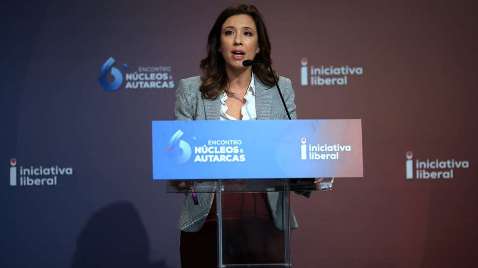 A presidente do partido Iniciativa Liberal, Mariana Leitão, intervém durante o 6.º Encontro Nacional de Núcleos e Autarcas da Iniciativa Liberal, no Porto, 29 de Novembro de 2025. ESTELA SILVA/LUSA