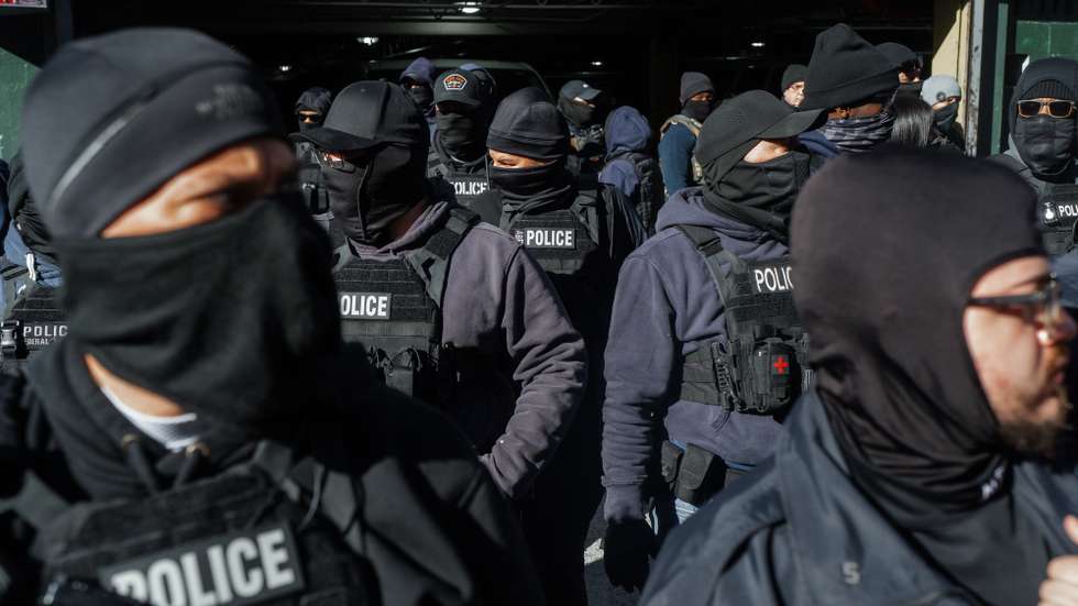 epaselect epa12558894 Dozens of federal agents are seen at a government garage during a protest in New York, New York, USA, 29 November 2025. The confrontation occurred as agents attempted to exit a government parking garage near Chinatown for a planned immigration operation, with demonstrators forming human barricades and piling garbage bags to block their departure.  EPA/OLGA FEDOROVA