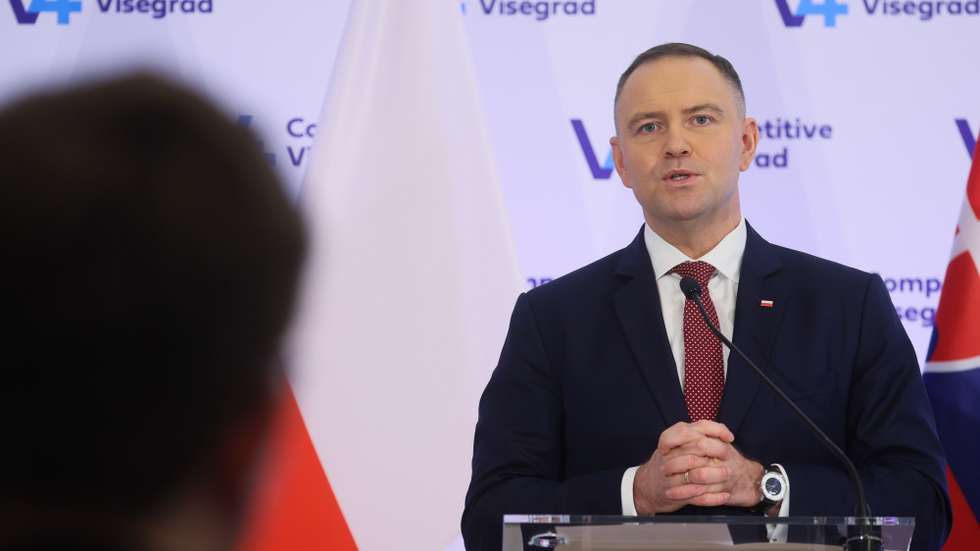 epa12566917 President of Poland Karol Nawrocki attends a press conference after the meeting of the Presidents of the Visegrad Group countries at the St. Adalbert Conference Center in Esztergom, Hungary, 03 December 2025.  EPA/LESZEK SZYMANSKI POLAND OUT
