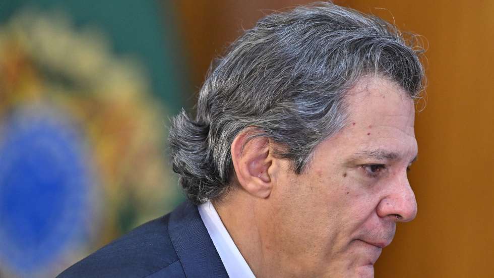 epa12298626 Brazilian Minister of Finance Fernando Haddad attends the signing of an aid package for exporters affected by US tariffs imposed on Brazil, at the Planalto Palace in Brasilia, Brazil, 13 August 2025. The Brazilian president announced that he will launch a global trade offensive to seek new markets and replace exports to the United States.  EPA/ANDRE BORGES