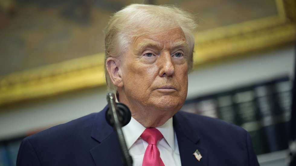 epa12565722 US President Donald J Trump announces that Michael and Susan Dell have pledged a historic 6.25 billion US dollars to seed 'Trump accounts' for kids, in the Roosevelt Room of the White House in Washington, DC, USA, 02 December 2025.  EPA/YURI GRIPAS / POOL