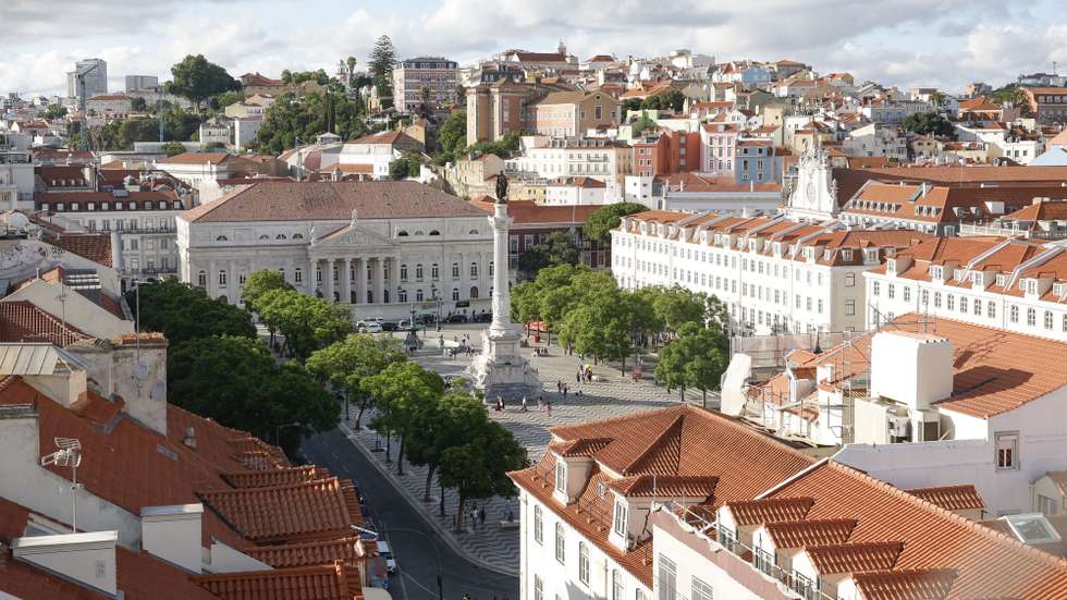 Praça do Rossio, em Lisboa, 18 de julho de 2025. Calçada portuguesa. Turismo. D. Pedro IV. Baixa pombalina. Teatro Nacional D. Maria II. ANTÓNIO PEDRO SANTOS/LUSA