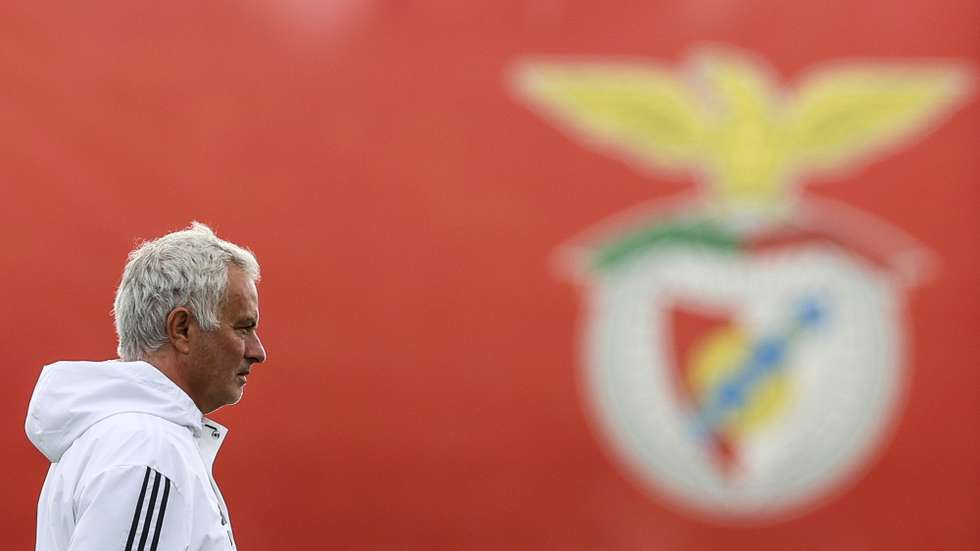 Benfica's coach Jose Mourinho during the training session of his team in Seixal, Portugal, 24th November 2025. Benfica will play tomorrow with Ajax for the UEFA Champions League.  TIAGO PETINGA/LUSA
