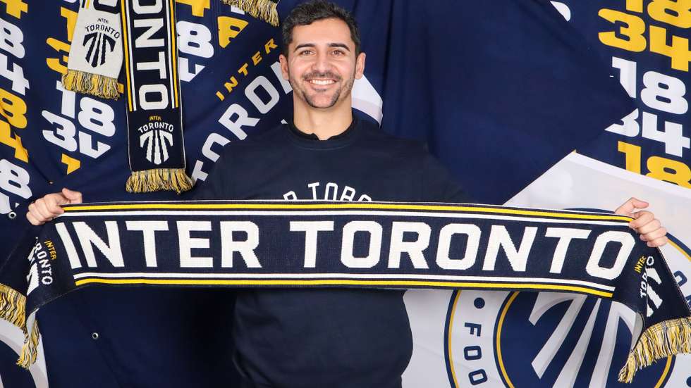 Entre raízes divididas e ambição contínua, o treinador luso-canadiano Mauro Eustáquio tornou-se aos 32 anos uma das figuras emergentes  na Canadian Premier League (CPL), Toronto, Canadá, 2 de dezembro de 2025. (ACOMPANHA TEXTO DA LUSA DE 07-11-2025) SÉRGIO MOURATO/LUSA