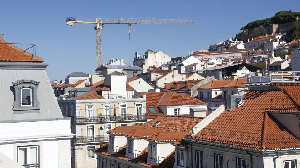 Visão geral de prédios da baixa pombalina, em Lisboa, 16 de fevereiro de 2025. Habitação. Arquitetura. Construção Civil. Gruas. ANTÓNIO PEDRO SANTOS/LUSA