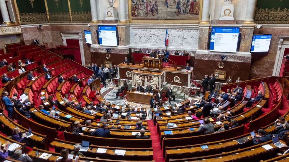 epa12566979 A view of the hemicycle during a session of questions to the government at the French National Assembly in Paris, France, 03 December 2025. The French parliament is still debating the social security budget and the 2026 finance bill.  EPA/CHRISTOPHE PETIT TESSON