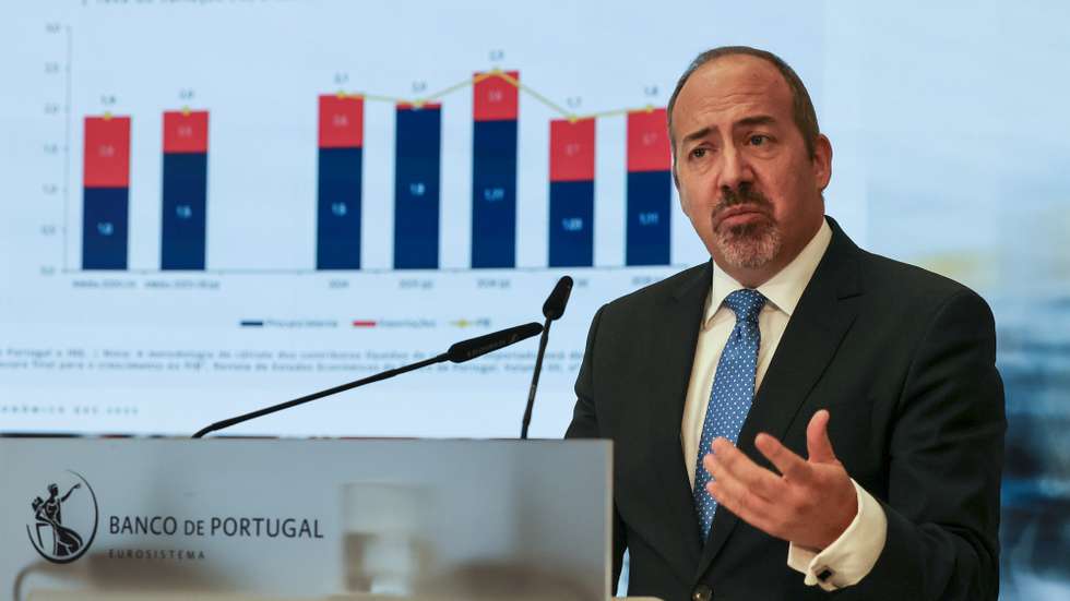 O governador do Banco de Portugal, Álvaro dos Santos Pereira, durante a conferência de imprensa de apresentação do Boletim Económico de dezembro 2025, no Museu do Dinheiro, em Lisboa, 19 de dezembro de 2025. JOÃO RELVAS/LUSA