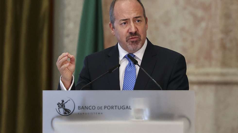 O governador do Banco de Portugal, Álvaro dos Santos Pereira, durante a conferência de imprensa de apresentação do Boletim Económico de dezembro 2025, no Museu do Dinheiro, em Lisboa, 19 de dezembro de 2025. JOÃO RELVAS/LUSA