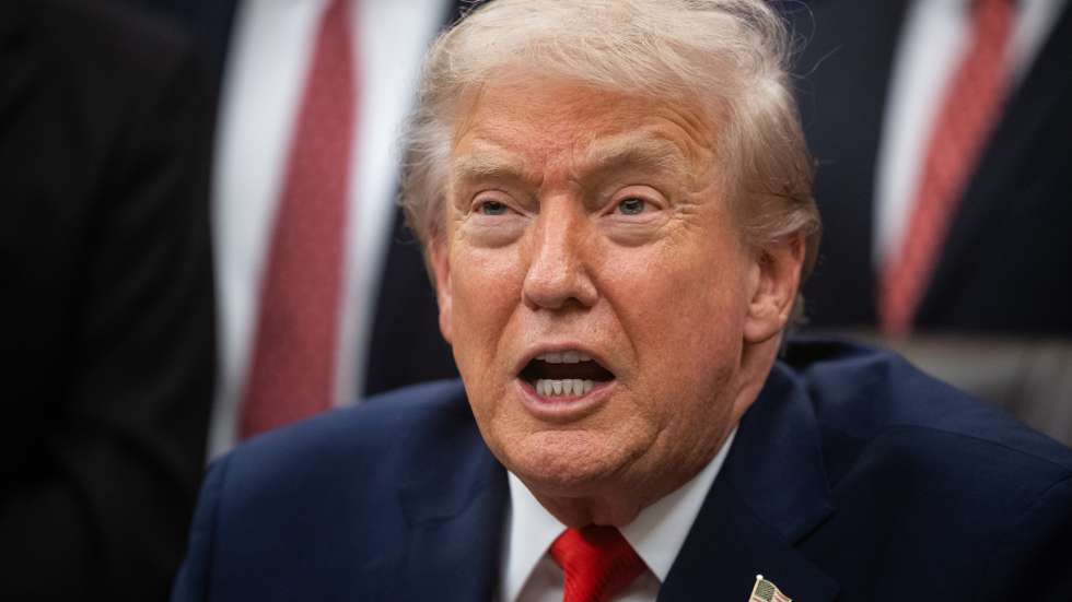 epa12588546 US President Donald Trump speaks during a bill-signing event to award Congressional Gold Medals to the 1980 US Olympic ice hockey team in the Oval Office at the White House in Washington, DC, USA, 12 December 2025.  EPA/FRANCIS CHUNG / POOL