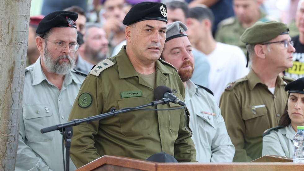 epa12517812 IDF chief of staff Eyal Zamir addressing mourners during the funeral of late Israeli hostage soldier Hadar Goldin in the military cemetery of Kfar Saba, Israel, 11 November 2025. Hadar Goldin was killed by Hamas on 01 August 2014 his body had remains in captivity ever since the 2014 Israel Gaza war or Operation Protective Edge.  Hadar Goldin's body was return as part of the current ceasefire deal between Israel and Hamas. Four bodies of Israeli hostages are still to be returned to Israel by Hamas.  EPA/ABIR SULTAN / POOL