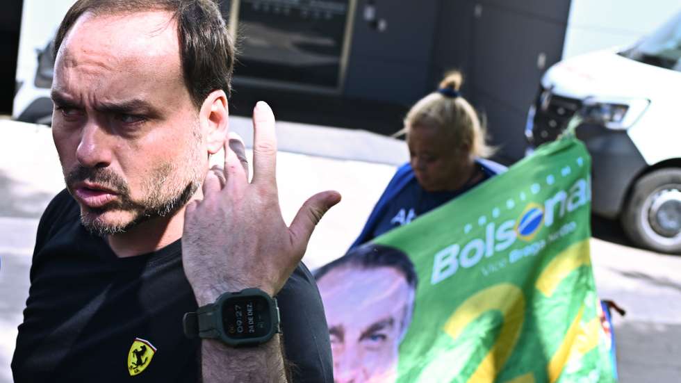 epa12611105 Carlos Bolsonaro arrives at DF Star hospital where his father, former Brazilian president Jair Bolsonaro is hospitalized in Brasilia, Brazil, 24 December 2025. Bolsonaro temporarily left the prison where he is serving a sentence of 27 years and three months for coup plotting to undergo surgery scheduled for Christmas to repair two inguinal hernias.  EPA/Andre Borges