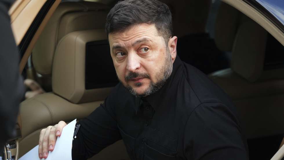 epa12633891 Ukraine's President Volodymyr Zelensky visits the presidential palace in Nicosia, Cyprus, 07 January 2026. President Zelensky's visit to Nicosia coincides with the official ceremony marking the commencement of Cyprus's term of the EU Council presidency.  EPA/PETROS KARADJIAS / POOL