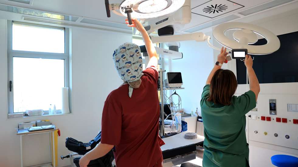 Profissionais de saúde trabalham no Centro de Responsabilidade Integrada em Medicina de Reprodução (CRI-MR) do Hospital de São João, no Porto, 07 de janeiro de 2026. Criado em 2023, o Centro de Responsabilidade Integrada em Medicina de Reprodução do Hospital de São João, no Porto, mudou para as novas instalações no piso 5 da Ala Pediátrica há cerca de um mês. (ACOMPANHA TEXTO DA LUSA DO DIA 08 DE JANEIRO DE 2028). ESTELA SILVA/LUSA