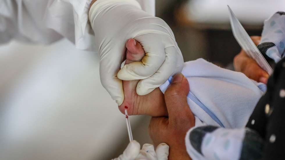 epa08440459 A one month baby and his mother, who are returning to their province undergo a rapid test at a testing facility amid the coronavirus pandemic in Manila, Philippines, 24 May 2020. People returning to work or to their provinces are required to have a certificate of clearance for COVID-19 as the lockdown gradually eases in Metro Manila.  EPA/MARK R. CRISTINO