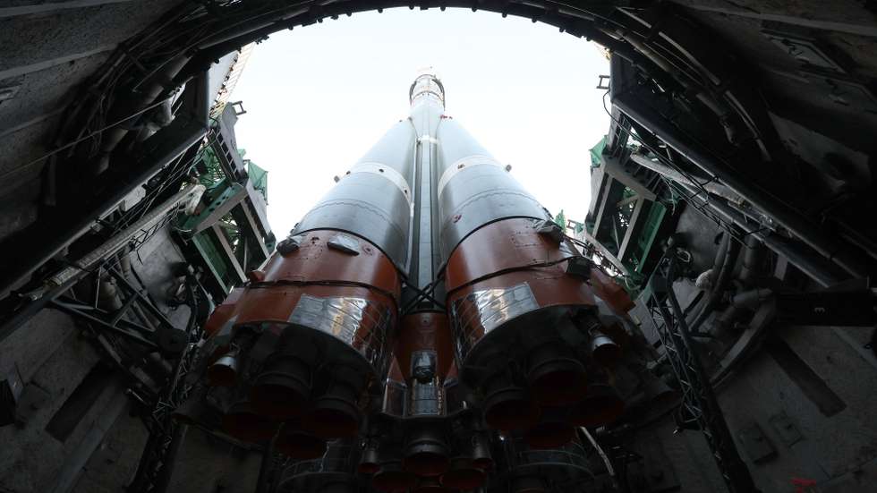 epaselect epa12545190 The Soyuz-2.1a booster rocket with the Soyuz MS-28 spacecraft is installed on the launch pad at the Baikonur Cosmodrome, in Baikonur, Kazakhstan, 24 November 2025. Crew members of the 74th expedition, NASA astronaut Chris Williams and Roscosmos cosmonauts Sergey Kud-Sverchkov and Sergey Mikaev, are scheduled to launch on the Soyuz MS-28 to the International Space Station (ISS) on 27 November 2025.  EPA/MAXIM SHIPENKOV