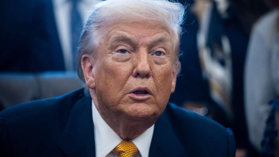 epa12649703 US President Donald Trump takes part in a signing ceremony in the Oval Office at the White House in Washington, DC, USA, 14 January 2026. Trump signed a bill allowing schools to serve whole and 2 percent milk.  EPA/Francis Chung / POOL