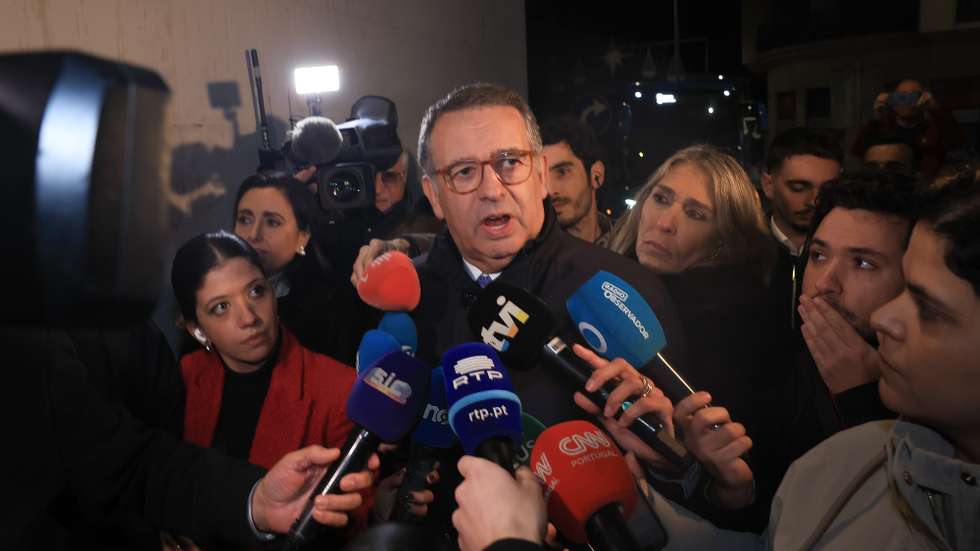 Presidential candidate António José Seguro speaks to reporters upon arrival at his campaign headquarters in Caldas da Rainha, Portugal, 18 January 2026. More than 11 million voters are called upon to elect the new President of the Portuguese Republic, who will succeed Marcelo Rebelo de Sousa, who has reached the limit of his terms in office. There are 11 accepted candidates, a record number. JOSÉ COELHO/LUSA
