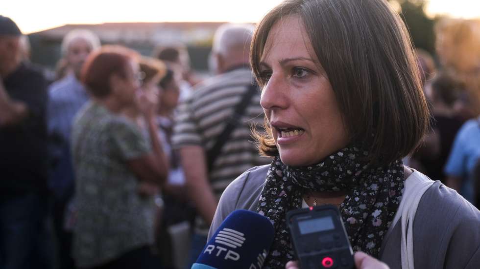 Joana Bordalo e Sá da Federação Nacional dos Médicos – FNAM fala com os jornalistas durante um protesto contra o encerramento da Maternidade do Barreiro, convocada pelas comissões de utentes e pela União de Sindicatos de Setúbal, Barreiro, 25 de setembro de 2025. RUI MINDERICO/LUSA