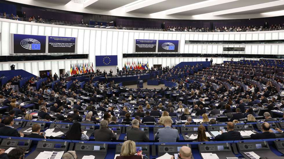 epa12667544 Portugal President Marcelo Rebelo de Sousa addresses the European Parliament to mark the 40th anniversary of Spain and Portugal joining the EU, in Strasbourg, France, 21 January 2026. The current plenary session runs from 19 to 22 January 2026.  EPA/YOAN VALAT