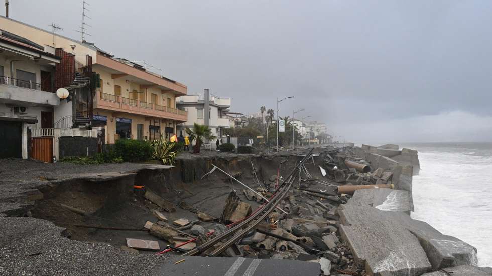 epa12668248 Areas affected by bad weather are seen along the seafront in Santa Teresa di Riva, Sicily, Italy, 21 January 2026. Storm Harry brought heavy flooding and widespread damage across the Mediterranean, hitting Malta, Lipari, Corsica, and Catalonia particularly hard.  EPA/CARMELO IMBESI