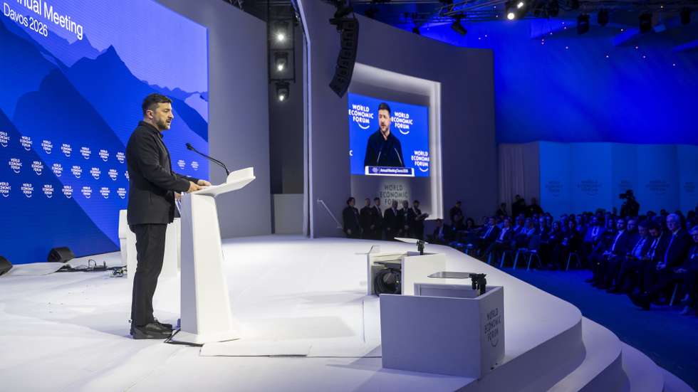 epa12671251 Ukrainian President Volodymyr Zelensky speaks at a panel discussion during the 56th annual meeting of the World Economic Forum (WEF), in Davos, Switzerland, 22 January 2026. The 2026 summit, running from 19 to 23 January and held under the theme 'A Spirit of Dialogue,' brings together global political leaders, corporate executives, and scientists to address international challenges.  EPA/GIAN EHRENZELLER
