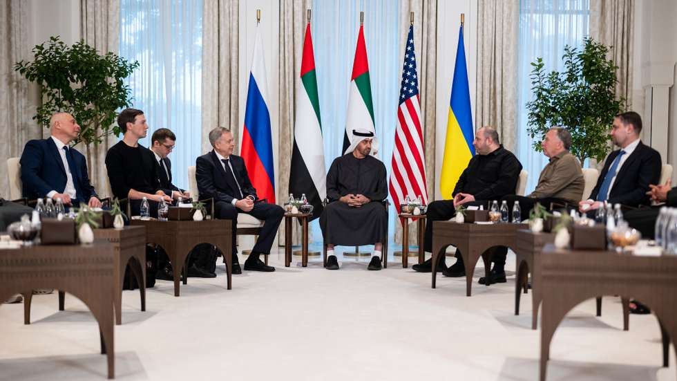 epa12675866 A handout photo released by the UAE Presidential Court shows UAE President Mohamed bin Zayed Al Nahyan (4-R), meeting with Kirill Budanov, Director of the Office of the President of Ukraine (R), Steve Witkoff, United States Special Envoy (2-R), Rustem Umerov, Secretary of the National Security and Defense Council of Ukraine (3-R), Igor Kostyukov, Chief of the Main Directorate of the General Staff of the Russian Armed Forces (3-L), and Jared Kushner (2-L) during UAE-hosted trilateral talks between the United States, Russia and Ukraine at Al Shati Palace in Abu Dhabi, United Arab Emirates, 23 January 2026.  EPA/UAE Presidential Court /HANDOUT HANDOUT HANDOUT EDITORIAL USE ONLY/NO SALES