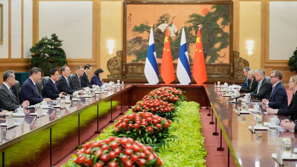 epa12683858 Finland's Prime Minister Petteri Orpo (2-R) talks to Chinese President Xi Jinping (2-L) during their bilateral meeting at the Great Hall of the People in Beijing, China, 27 January 2026.  EPA/Vincent Thian / POOL