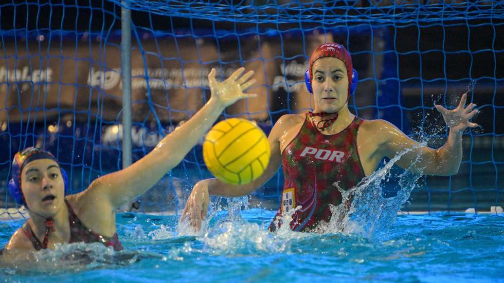 epa12690534 Carlota Milheiro (L) and Maria Sampaio of Portugal in action during the women's Water Polo European Championship Round 3, Group B match between Hungary and Portugal in Funchal, Portugal, 29 January 2026.  EPA/Zsolt Szigetvary HUNGARY OUT