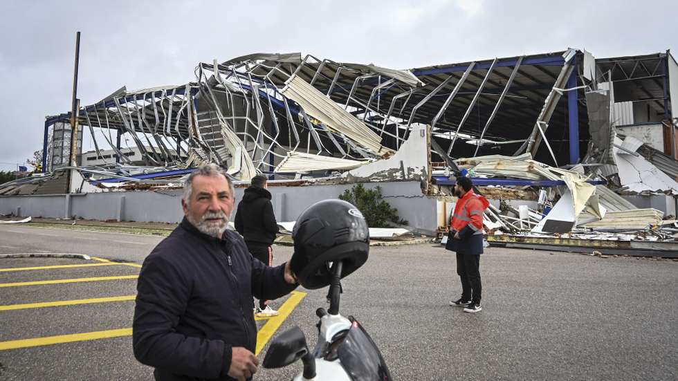 Destruction in buildings in the industrial zone aftermath Kristin depression on Wednesday in Marinha Grande, Leiria, Portugal, 30 January 2026. The passage of depression Kristin through Portuguese territory left a trail of destruction, causing five deaths and leaving several people homeless. CARLOS BARROSO/LUSA