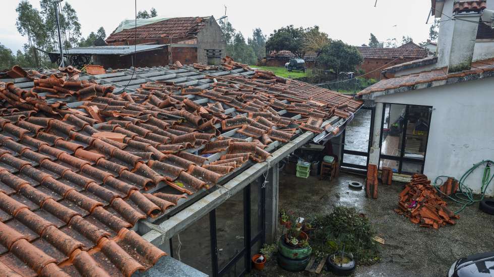 Danos causados pelo vento causado pela depressão Kristin, em Pedrógão Grande, 30 de janeiro de 2026. A passagem da depressão Kristin pelo território português deixou um rasto de destruição, causou cinco mortos e vários desalojados. PAULO NOVAIS/LUSA