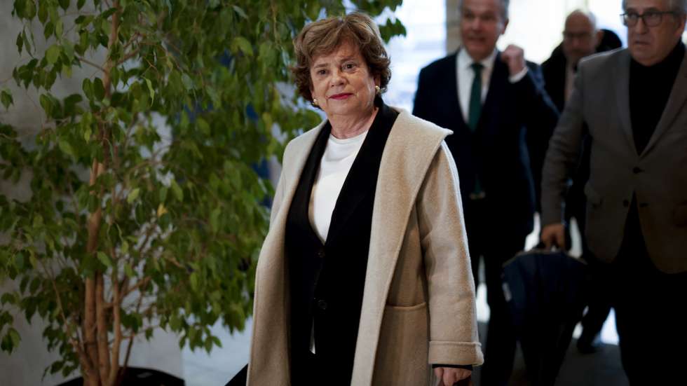 A ministra da Administração Interna, Maria Lúcia Amaral (C), à chegada para presidir a reunião da Comissão Nacional de Emergência e Proteção e Civil em Carnaxide, 1 de fevereiro de 2026. FILIPE AMORIM/LUSA