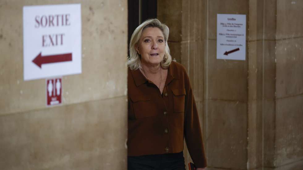 epaselect epa12702319 Rassemblement National (RN) parliamentary party leader Marine Le Pen returns at the Paris courthouse after a break on the day of the prosecution's closing arguments in the appeal trial in the RN embezzlement case, in Paris, France, 03 February 2026. Marine Le Pen and 11 co-defendants are appearing before a Paris appeals court between 13 January and 12 February in an embezzlement case involving alleged 'fake' parliamentary assistant jobs. The outcome will be a deciding factor in whether she can run in the 2027 presidential election, following a March 2025 ruling that barred her from public office for five years with immediate effect.  EPA/YOAN VALAT
