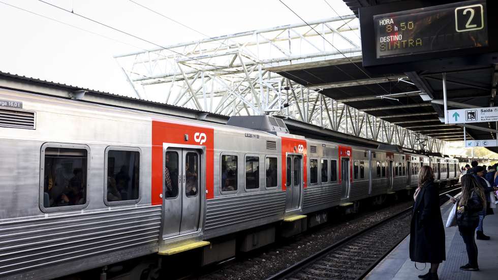 Estação de Sete Rios durante o dia de greve convocada pelo Sindicato dos Maquinistas dos Transportes Ferroviários Portugueses, em Lisboa, 06 de dezembro de 2024. A greve convocada pelo Sindicato abrange sete empresas: CP - EPE, Fertagus, MTS - Metro do Sul do Tejo, ViaPorto, Captrain, Medway e IP - Infraestruturas de Portugal. FILIPE AMORIM/LUSA