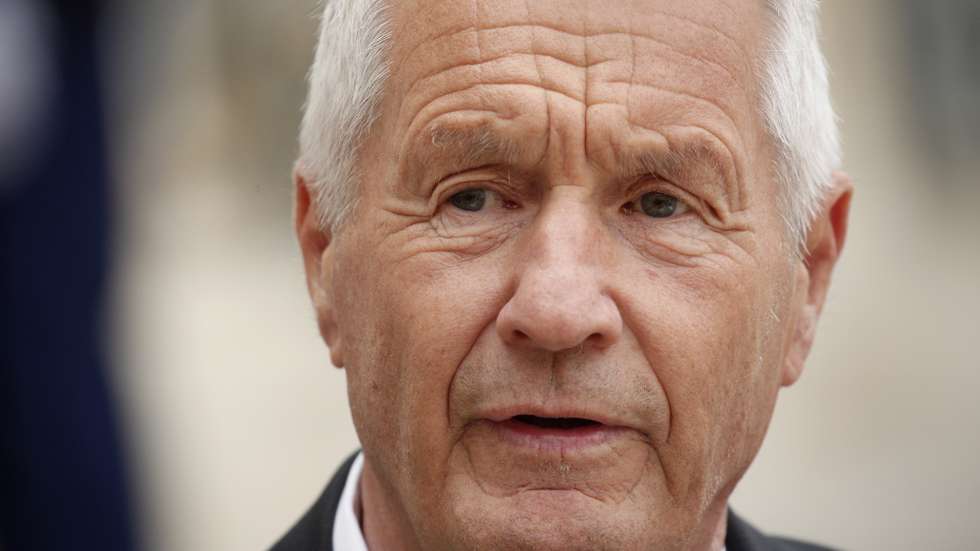 epa07551082 Secretary General of the Council of Europe Thorbjorn Jagland looks on as he meets French President Emmanuel Macron (unseen) at the Elysee Palace in Paris, France, 06 May 2019.  EPA/YOAN VALAT