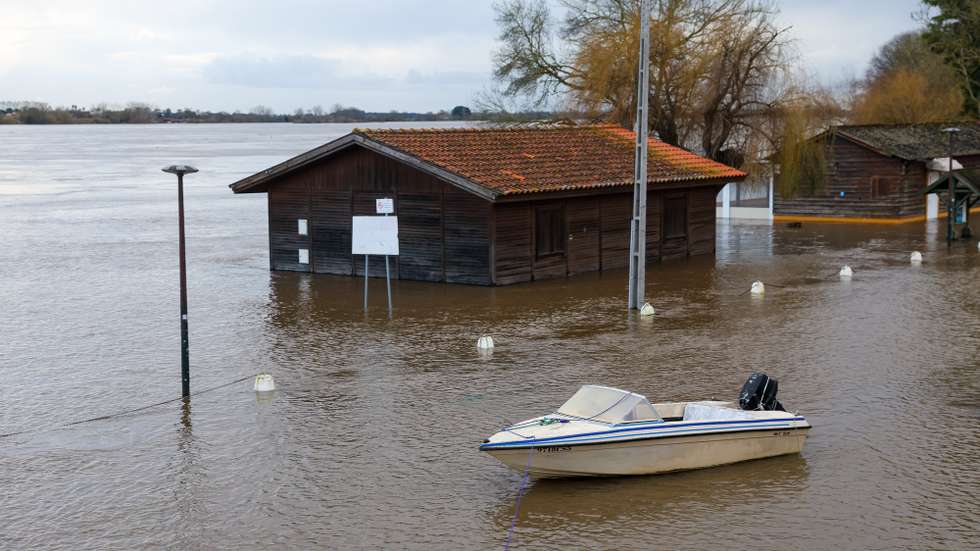 Aldeia de Valada, isolada pela subida do Rio Tejo, no Cartaxo, 06 de fevereiro de 2026. Treze pessoas morreram em Portugal desde a semana passada na sequência da passagem das depressões Kristin e Leonardo, que provocaram também muitas centenas de feridos e desalojados. PAULO NOVAIS/LUSA