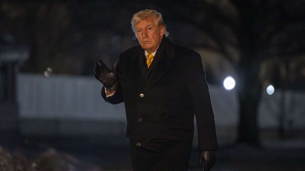 epa12719008 Marine One, with President Donald Trump on board, lands on the South Lawn of the  White House on Sunday, February 8, 2026. The President spent the weekend in Palm Springs, Florida.  EPA/BONNIE CASH / POOL